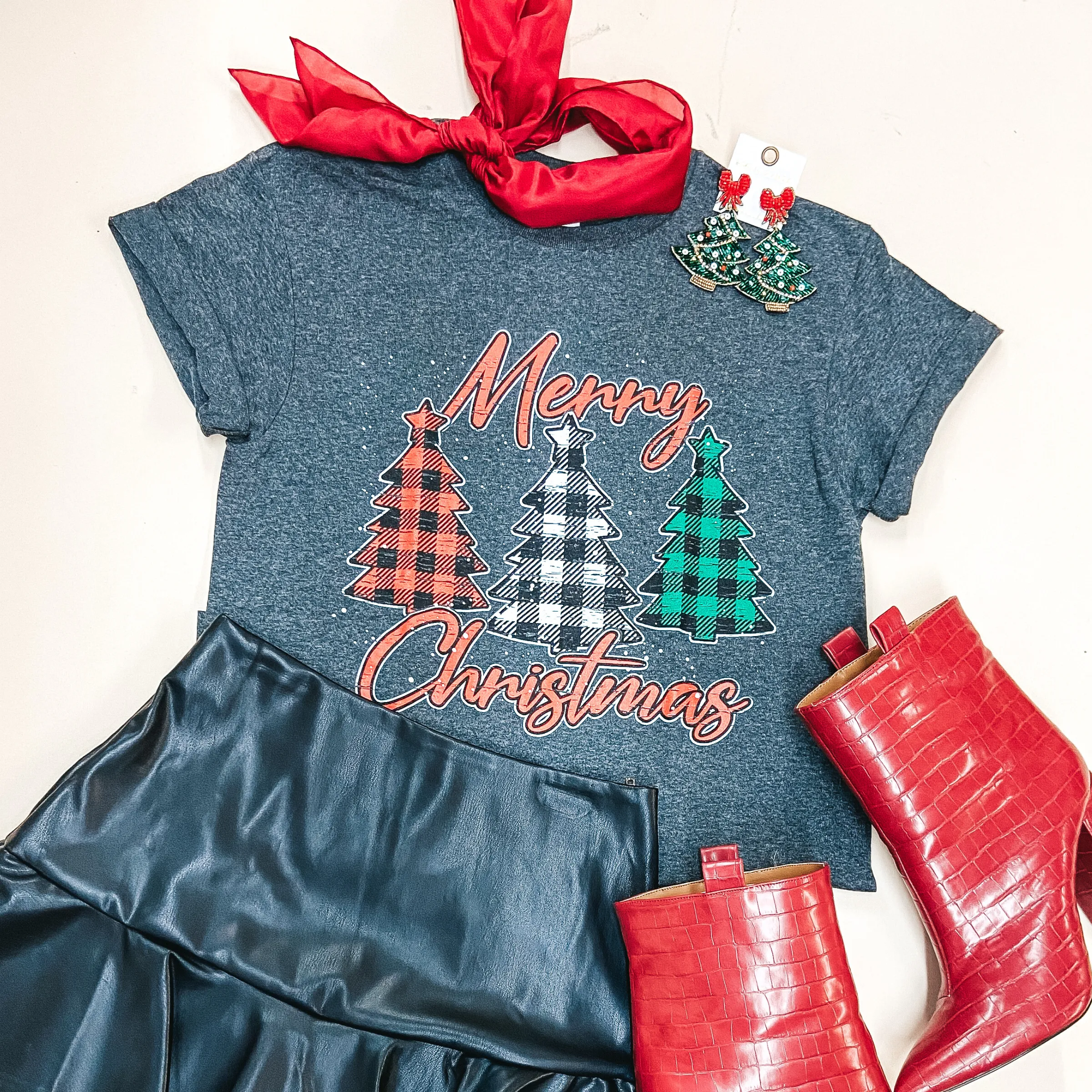 Last Chance Size Small | Merry Christmas Plaid Christmas Tree Sleeve Graphic Tee in Heather Grey