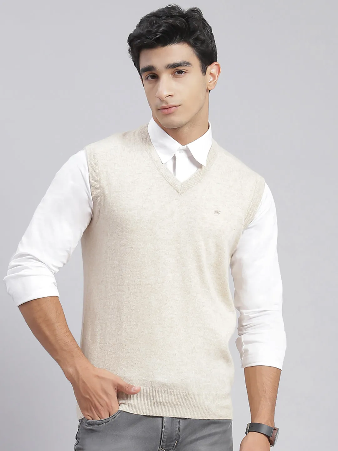 Men Cream Solid V Neck Sleeveless Sweaters/Pullovers