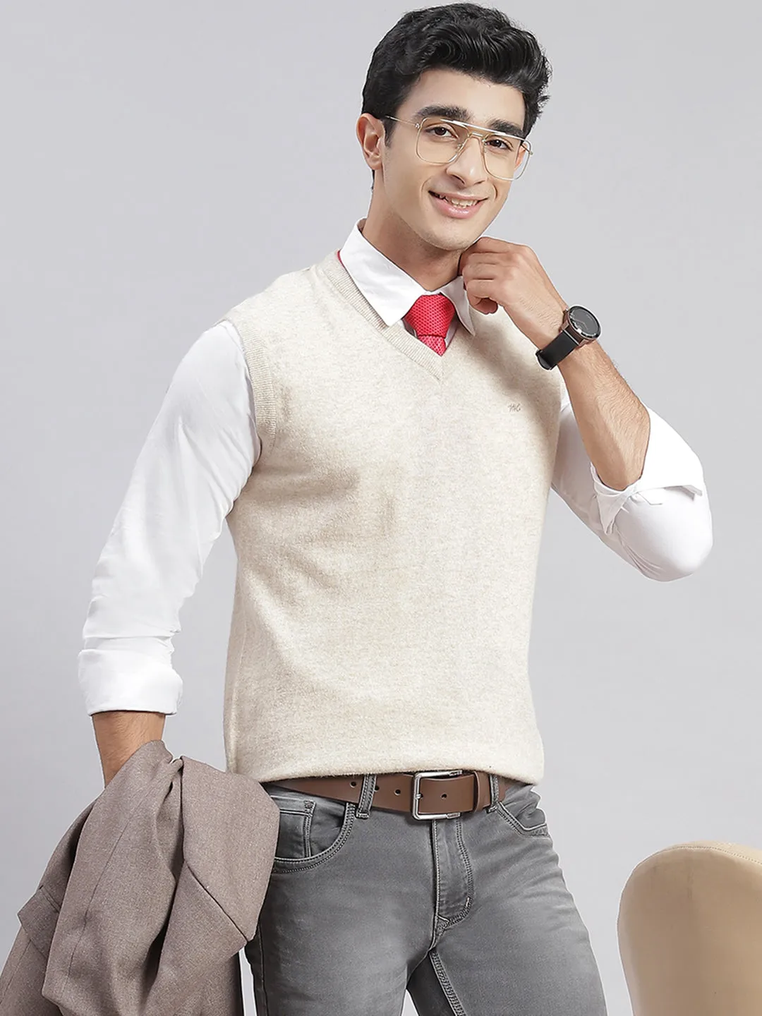 Men Cream Solid V Neck Sleeveless Sweaters/Pullovers