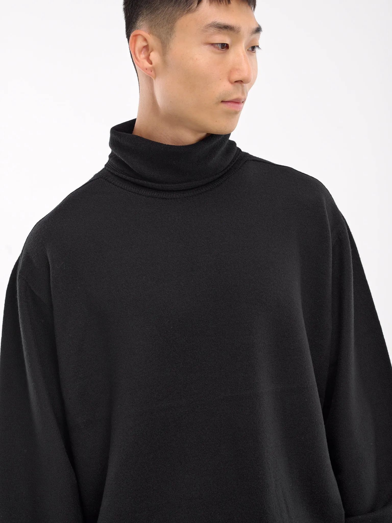 Smooth Wool Sweater (HP48KN215-15-BLACK)